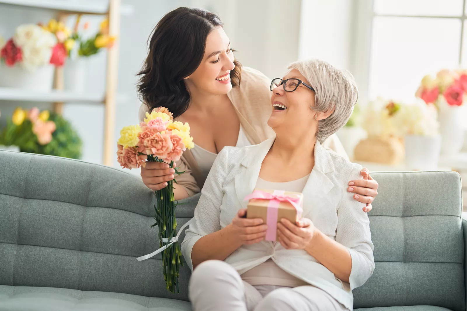 Gifting on a Budget: 6 Presents That Won't Break the Bank Gifting on a Budget: Thoughtful Presents That Won't Break the Bank
